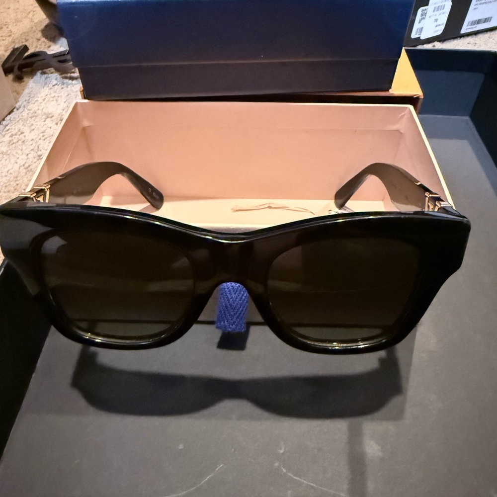 Louis Vuitton Square Cat Eye Sunglasses - Black - Picture 6 of 7
